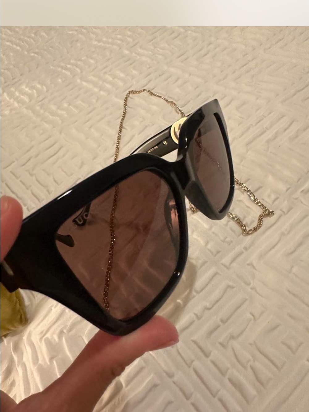 Gucci Black Cat-Eye Sunglasses with Gold Chain Accent - Picture 6 of 9